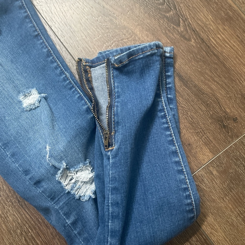 Kendall & Kylie Skinny Jeans - Picture 4 of 6